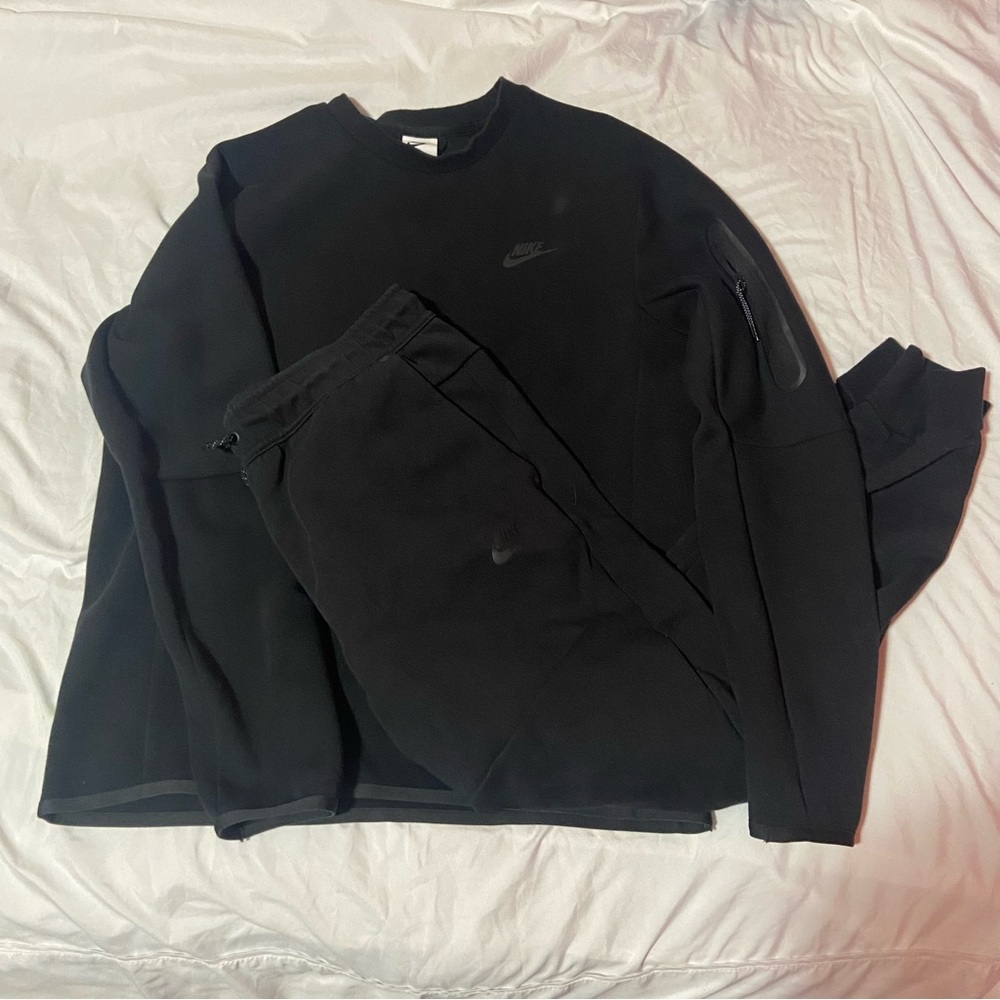 Black Nike Tech Set